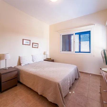 Sirena Sunshine Πρωταράς